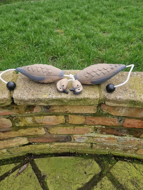 Kirkbourne Spaniels KB Small Pigeon dummy hanging - lifelike lightweight pigeon gundog training dummy with swinging head and throwing toggle suitable for land and water retrieve training